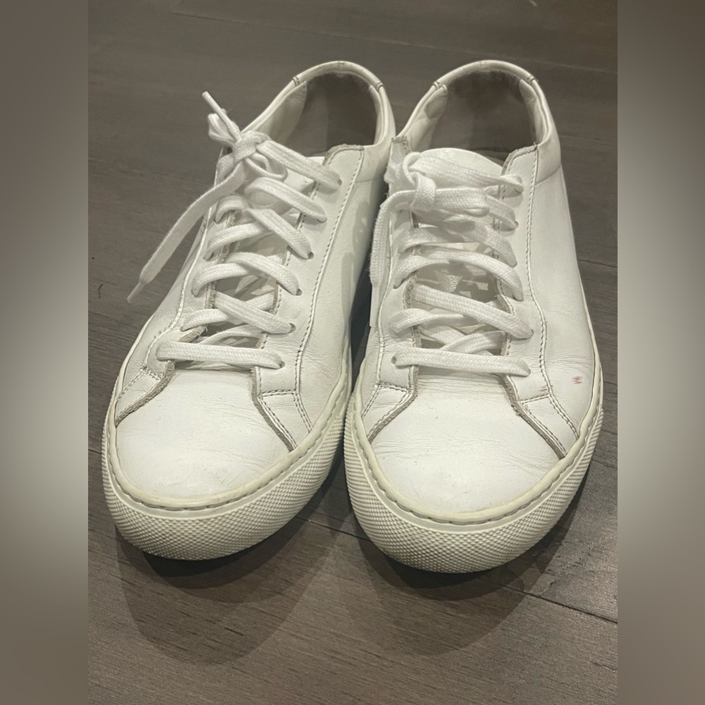 Common project sneakers